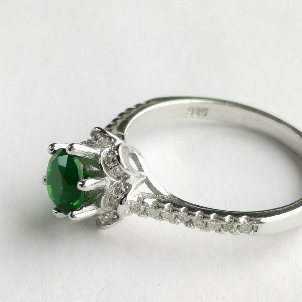 Emerald CZ cocktail ring 14k white gold size 8 - Picture 4 of 7